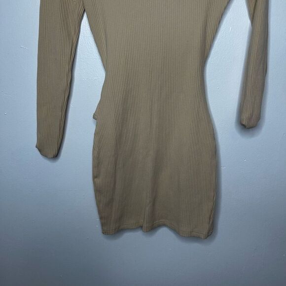 Superdown Revolve Dana Wrap Mini Dress in Nude Beige Size XS NWT Classic Clean - Picture 10 of 14